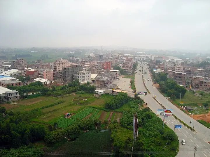 The urban outskirts, fields and broad avenue of Jinjiang, Fujian. Photo: Taken on 23 April 2012.