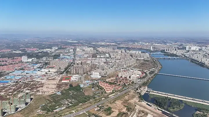 The western bank of the Yi River and the centre of Yishui County. Photo: 2024-10-20 11:56:59.
