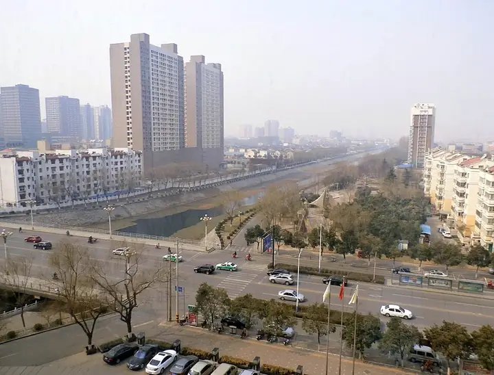Manghe North Street and surrounding neighbourhoods seen from Jiyuan Century Hotel. Photo: 2016-02-28 04:39:48.