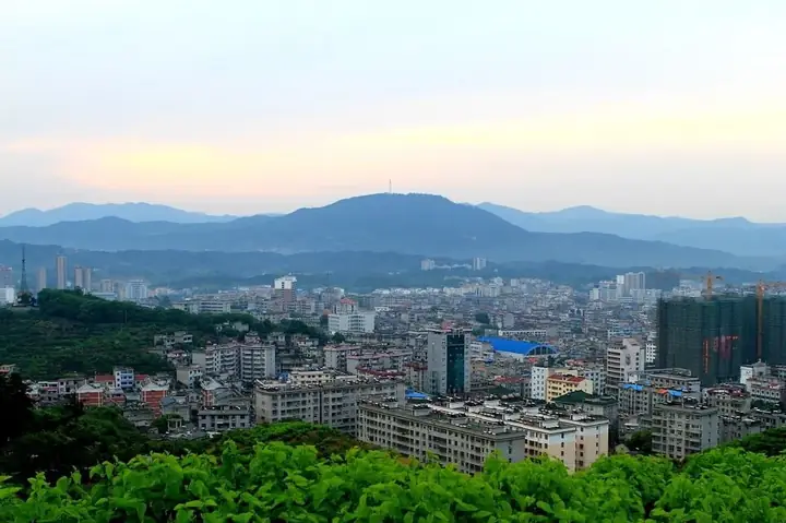 The townscape, green hills and sunset sky of Luotian County, Hubei. Photo: 2017-06-03 11:50:29.
