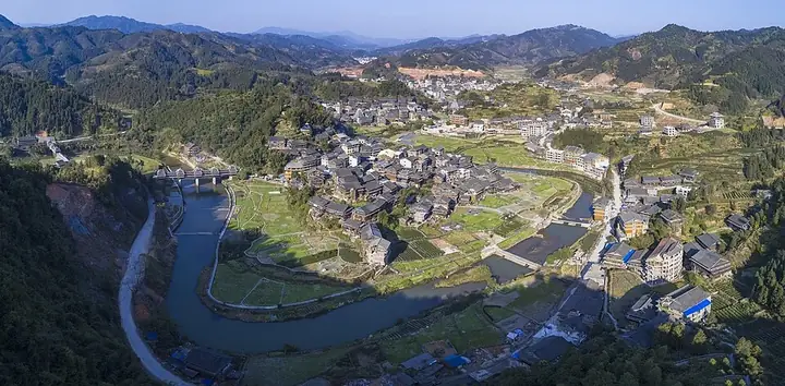 An aerial view of a Dong village, river bends and fields in Sanjiang Dong Autonomous County. Photo: 2016-12-29 18:33:32.