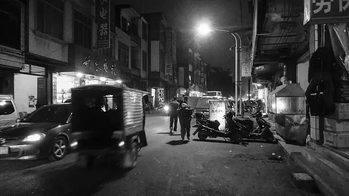 A shopping street and evening street life in Jingxi, Guangxi. Photo: 2012-01-16 20:44.