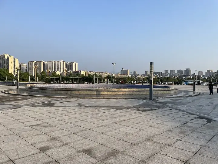 The plaza and city skyline of Emeishan seen from Emei railway station. Photo: 2023-09-04 07:57:56.