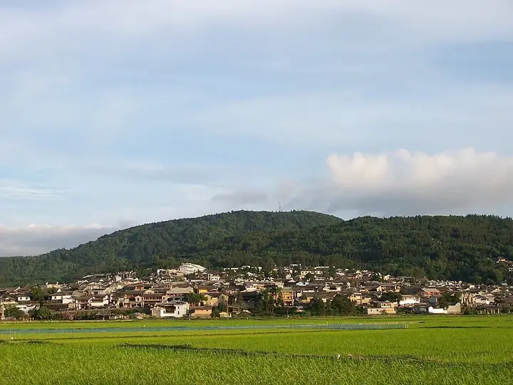 Heshun town and its surrounding fields in Tengchong, Yunnan. Photo: Taken on 7 June 2011.