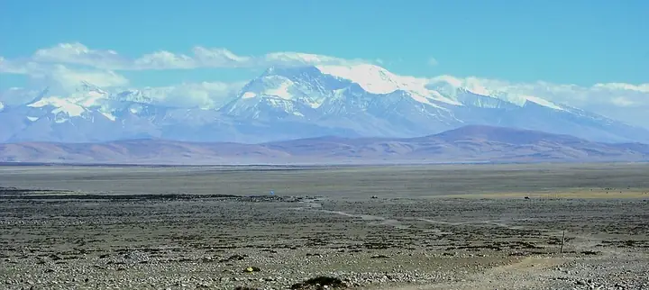 Gurla Mandhata mountain across the Barkha plain, seen from Darchen in Burang County. Photo: 2006-05-30.