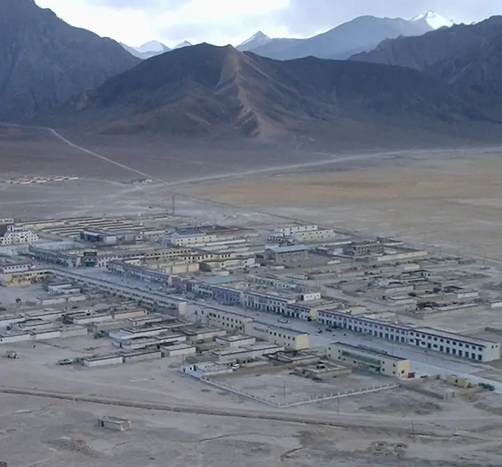 Rutog town and its barren mountain valley in Rutog County, Tibet. Photo: 2003-05-04.