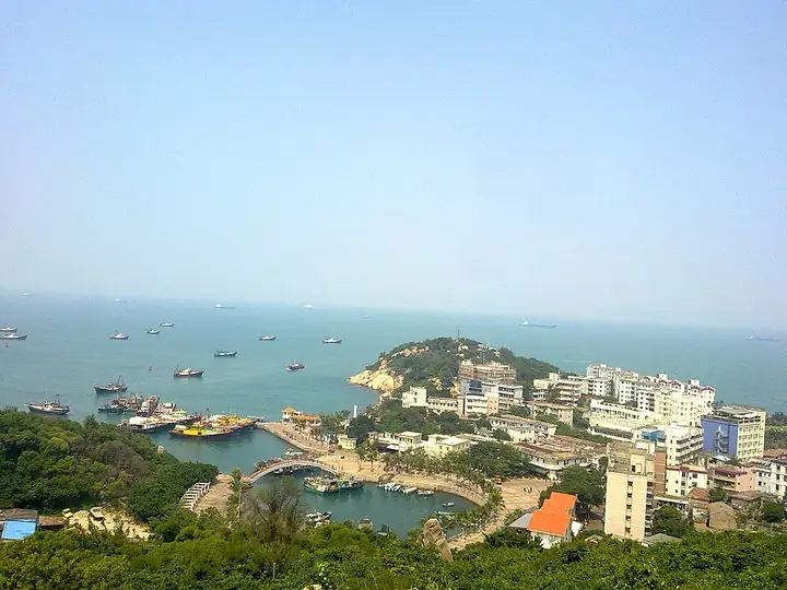 Wailingding Island waterfront and harbour · 外伶仃岛海滨与港湾