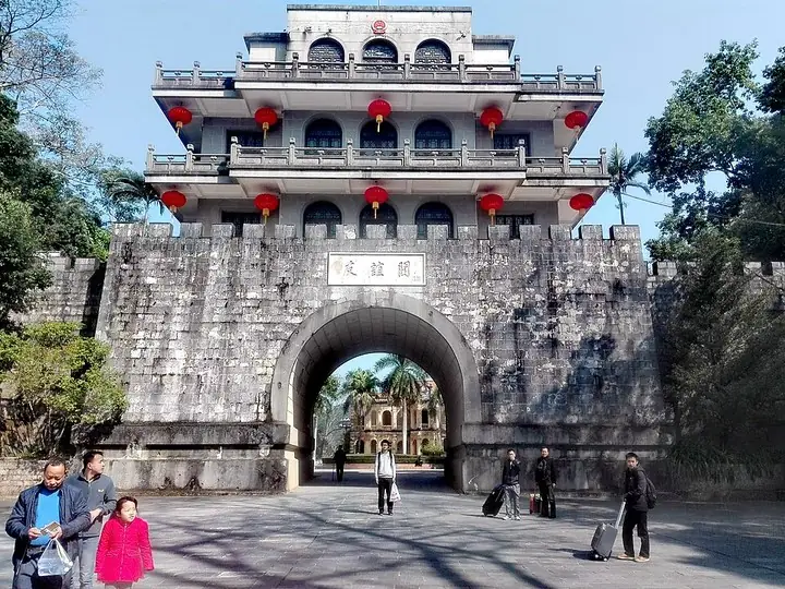Friendship Pass gate tower, Pingxiang · 凭祥友谊关关楼