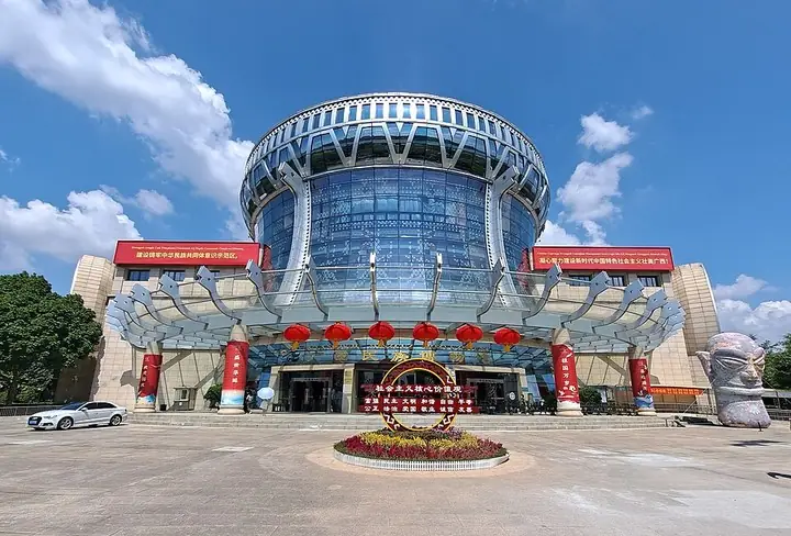 Guangxi Museum of Nationalities entrance, Nanning · 南宁广西民族博物馆入口