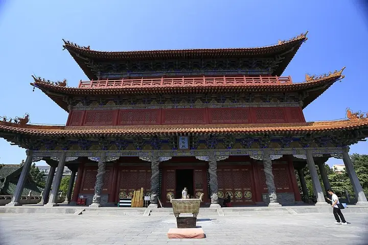 Guansheng Hall in the Chunqiu Tower complex · 许昌春秋楼关圣殿