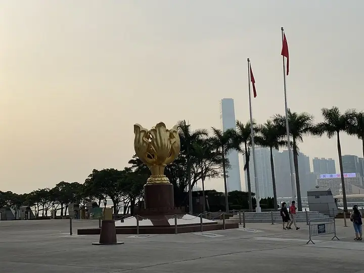 Golden Bauhinia Square monument and flagpoles · 金紫荆广场雕塑与旗杆