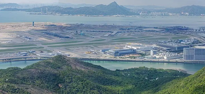 Hong Kong International Airport island and runways · 香港国际机场机场岛与跑道