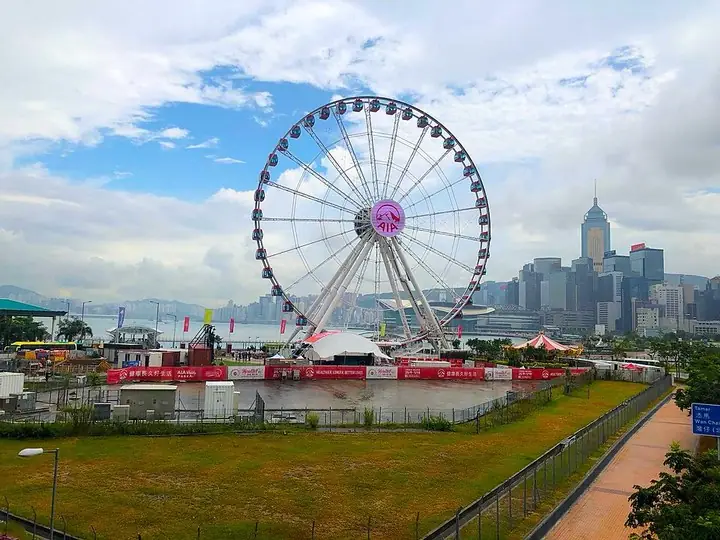 Hong Kong Observation Wheel on Central Harbourfront · 中环海滨香港摩天轮