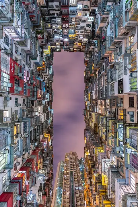 Upward view within Yick Cheong Building, Monster Building complex · 怪兽大厦益昌大厦仰视景观