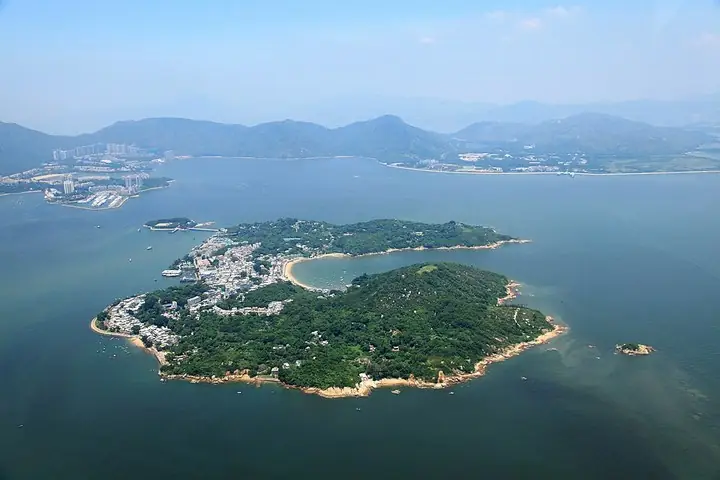 Aerial view of Peng Chau · 坪洲航拍全景