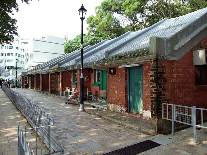 Pat Kan row houses in Stanley · 赤柱八间屋