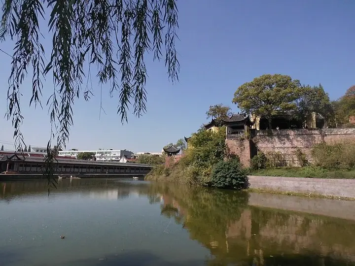 Historic buildings and waterfront at Dongpo Red Cliff, Huanggang · 黄冈东坡赤壁建筑群与水岸
