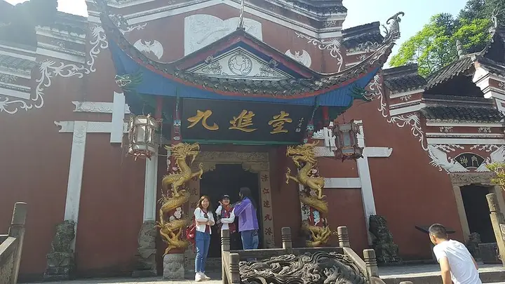 Jiujintang entrance at Enshi Tusi City · 恩施土司城九进堂入口