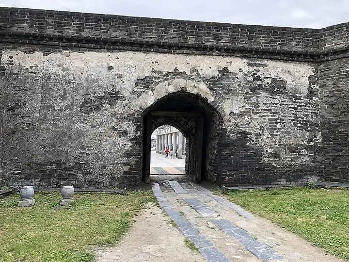 Gateway in Xiangyang City Wall · 襄阳古城墙城门