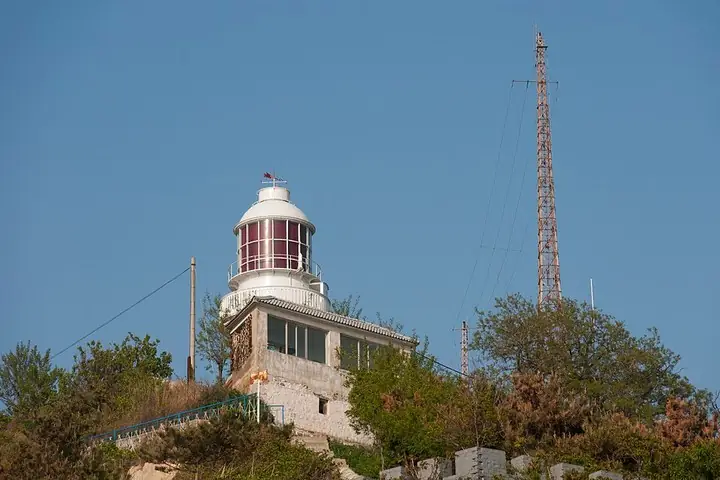 Laotie Mountain lighthouse · 旅顺老铁山灯塔