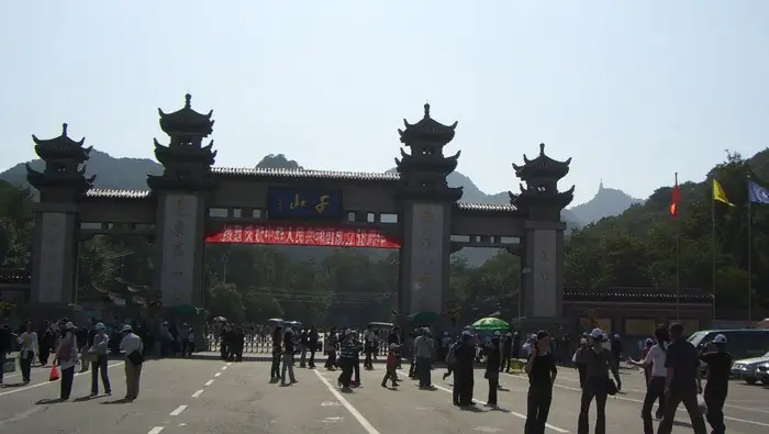 Qianshan National Park entrance, Anshan · 鞍山千山景区入口