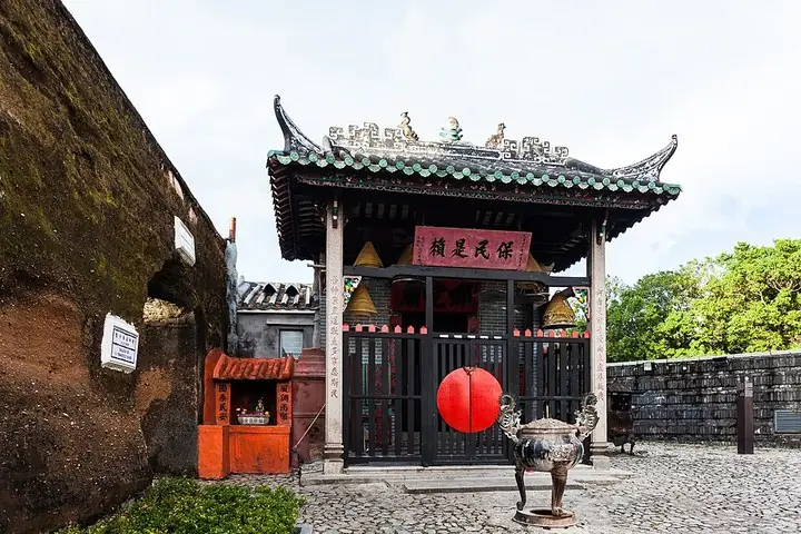 Na Tcha Temple beside the old city wall, Macau · 澳门旧城墙旁哪吒庙