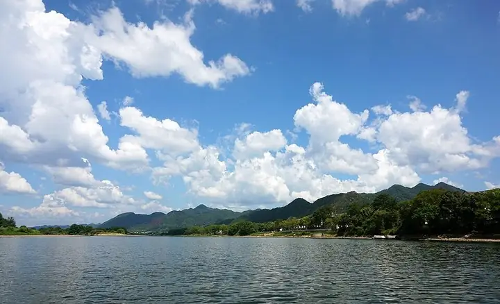 River scene at Guyan Huaxiang · 古堰画乡江景