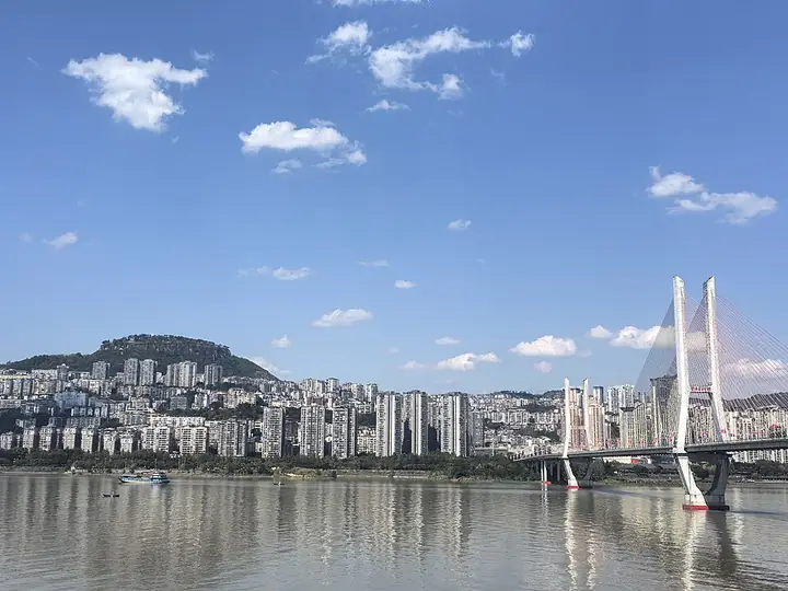 The county-seat waterfront of Yunyang County, Chongqing.