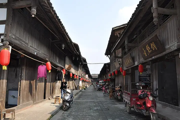 A street in Xilai Ancient Town, Pujiang County, Sichuan.