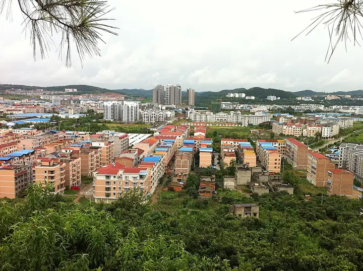 Buildings and a landscaped campus area in Youxian District, Mianyang.