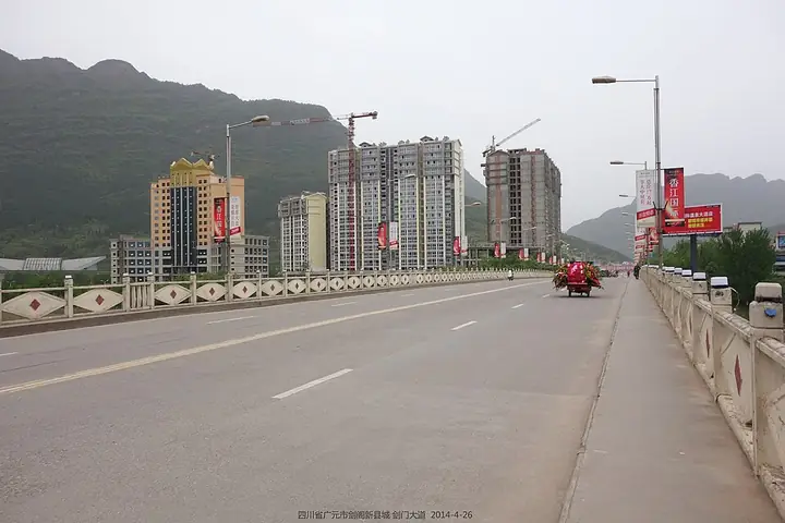 Jianmen Avenue looking south in Jiange County.