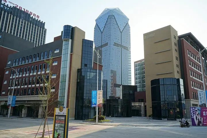 The Jiankuncheng commercial complex in Chuanshan District, Suining.