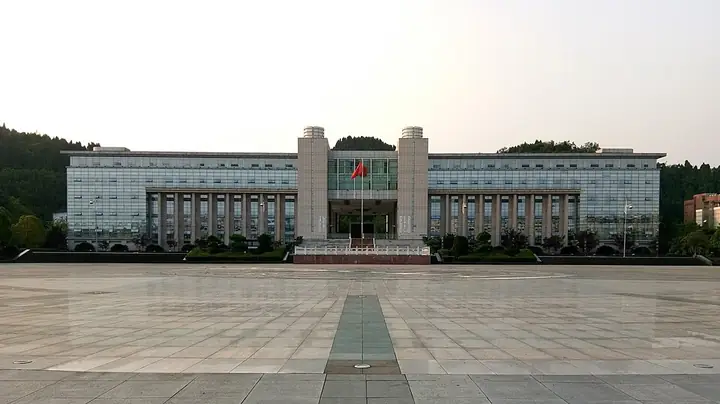 The Anju District government building and forecourt in Suining.