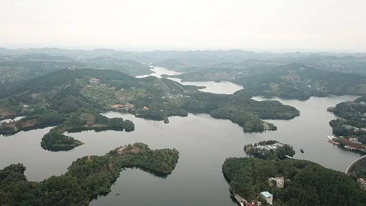 Heilongtan Lake and its wooded islands in Renshou County.