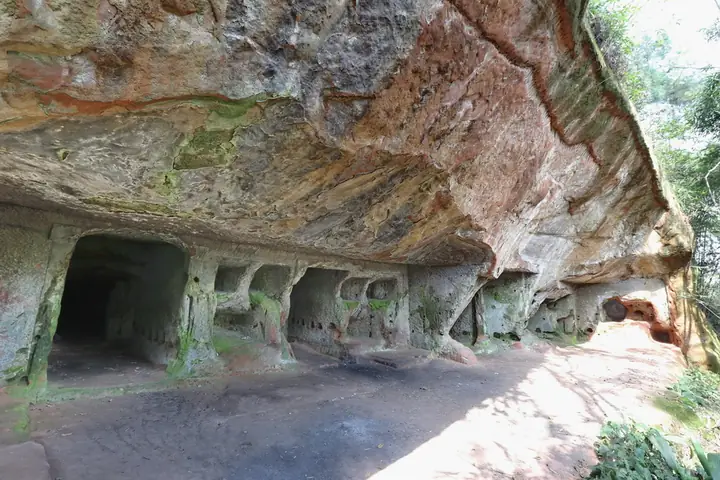 The Ruifeng cliff tombs in Qingshen County, Sichuan.