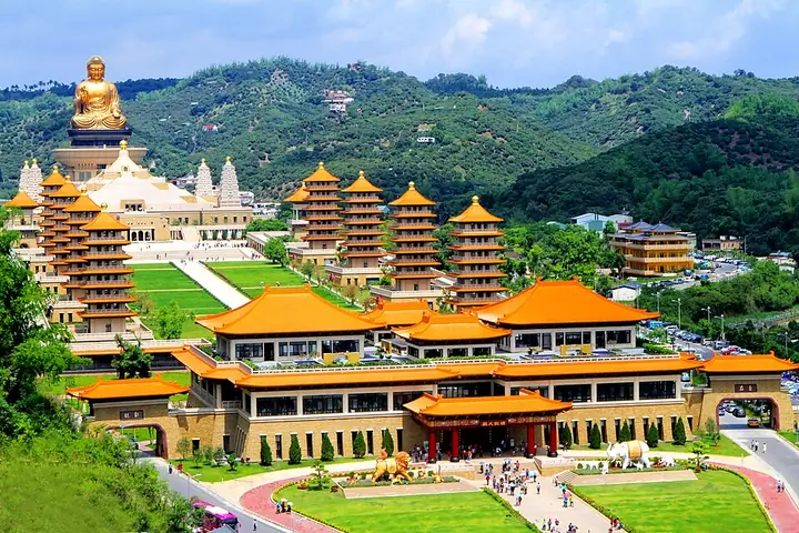Fo Guang Shan Buddha Museum in Kaohsiung · 高雄佛光山佛陀纪念馆. Shown locality: Fo Guang Shan Buddha Museum, Dashu District. Source-recorded photograph date: 2012-04-29 10:20.