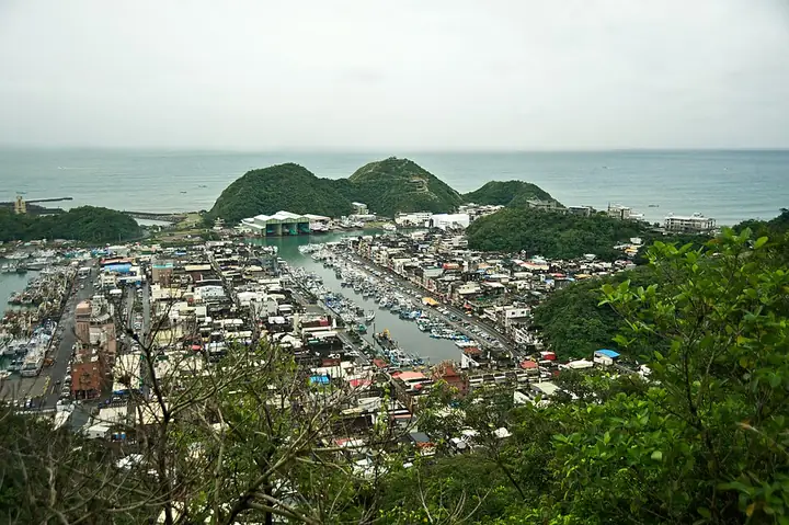 Nanfangao Fishing Port seen from the Suhua Highway