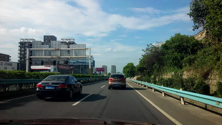 A northbound stretch of the G75 expressway in Bozhou District, Zunyi.