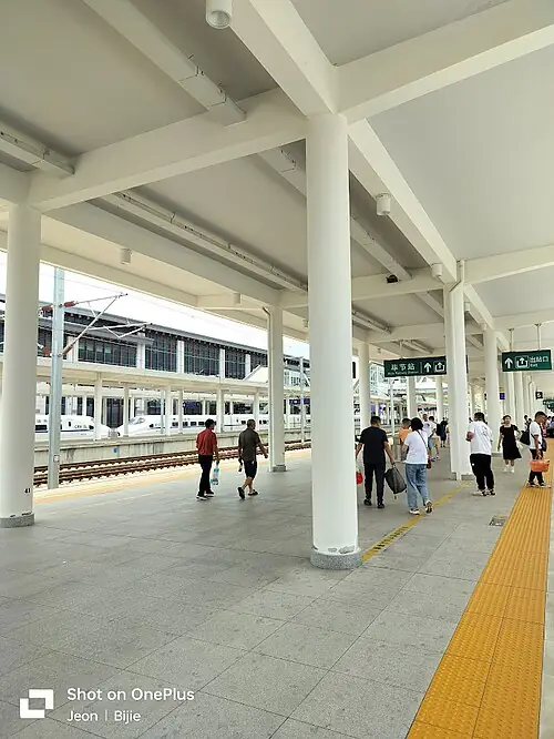 Passengers on platform 5 at Bijie Railway Station in Qixingguan District.