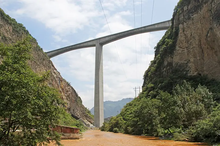 Hezhang Bridge spanning the Houhe valley beside Hezhang county town.