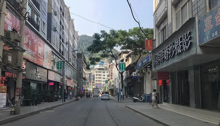 A street through Ceheng County, photographed from road level.