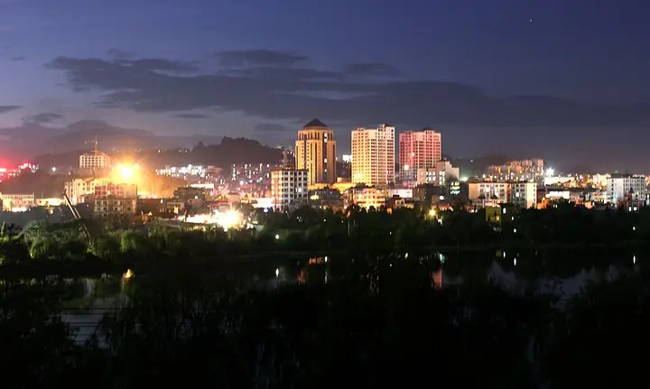 Anning at night, viewed from the Tanglangchuan Bridge.