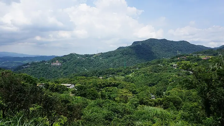 Green hills and tea-growing landscape at Maokong