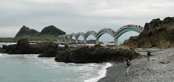The eight-arch bridge at Sanxiantai