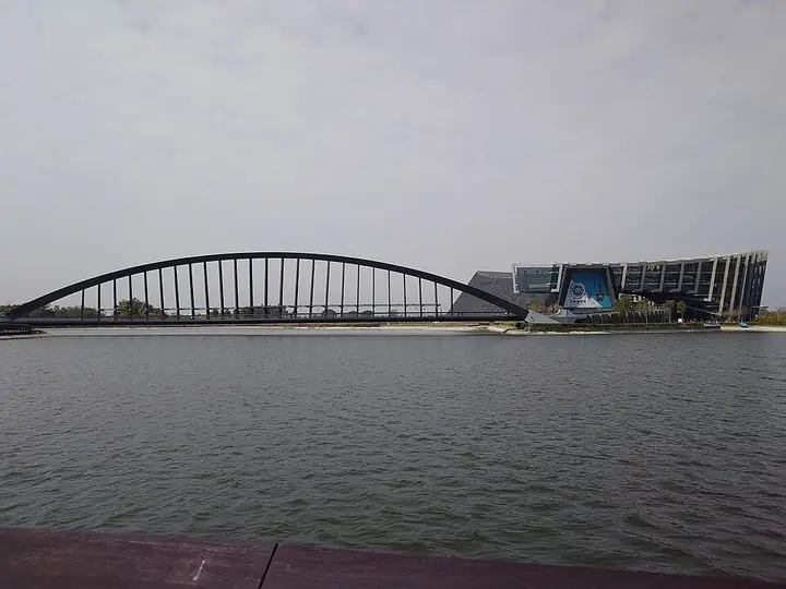 Zhimei Bridge and the Southern Branch of the National Palace Museum