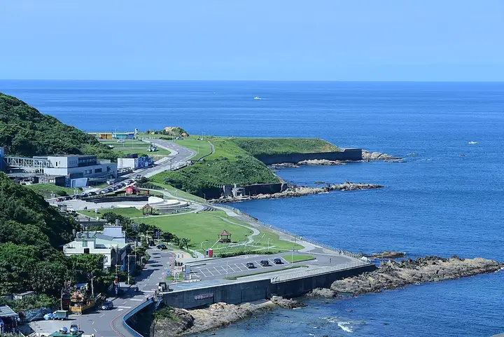 An elevated view of Chaojing Park and the Badouzi coast