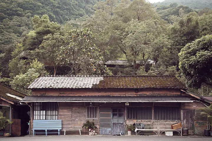 A former forestry-settlement timber house at Lintianshan
