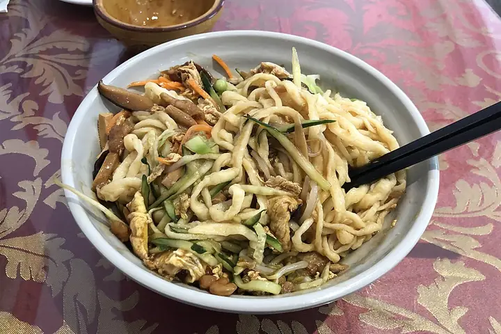 Tianjin gravy noodles, pictured in the three-delicacies version.