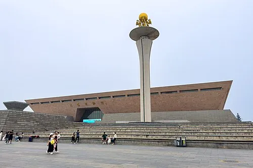 Exterior of Luoyang Museum at its Nietai Road site · 洛阳博物馆聂泰路馆址外观