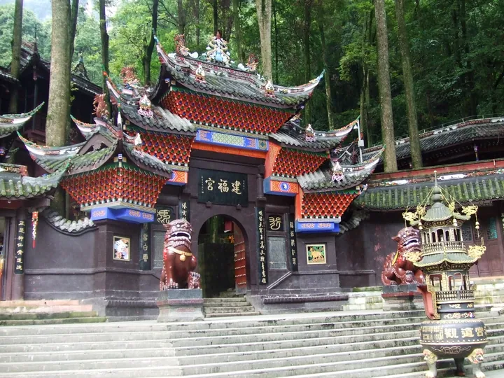 Ornate temple gate of Jianfu Palace with guardian lion statues